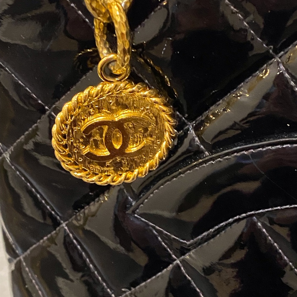 Authentic Chanel CC Black Patent Leather Gold  Medallion Tote Bag. Excellent - Picture 16 of 16